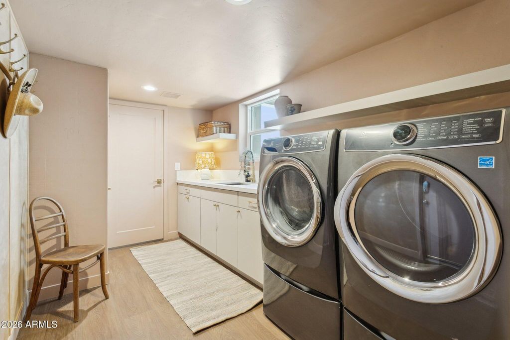 Image 41 of property listing at 11049 N 44TH Street, Phoenix, AZ 85028