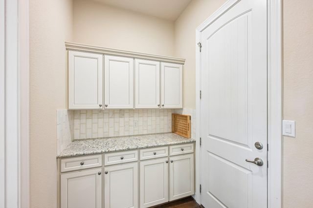 213 Lake Como DR, Lakeway, TX 78734
