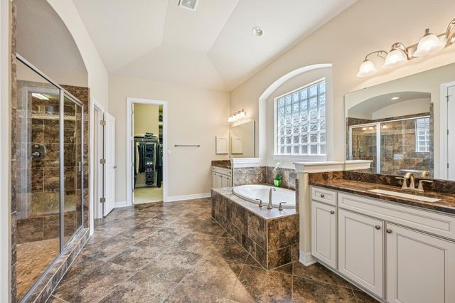 213 Lake Como DR, Lakeway, TX 78734