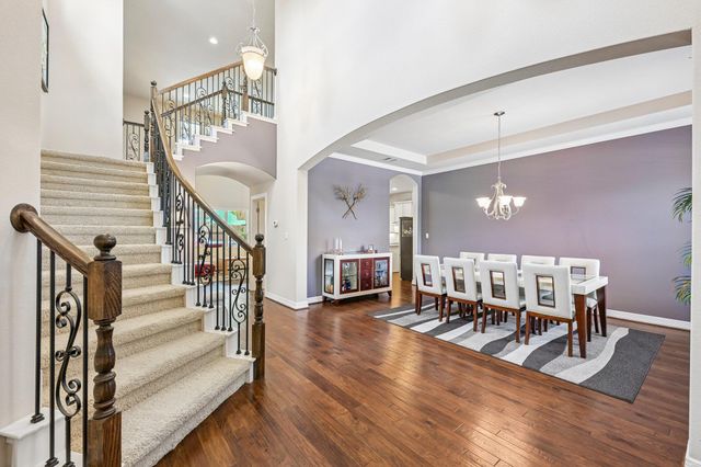 213 Lake Como DR, Lakeway, TX 78734