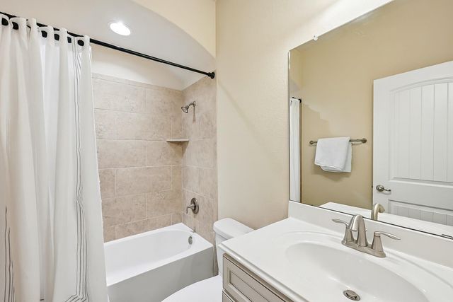 213 Lake Como DR, Lakeway, TX 78734