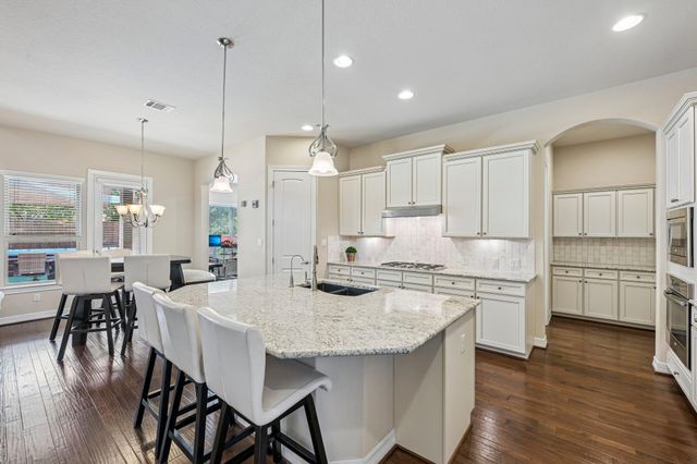 213 Lake Como DR, Lakeway, TX 78734