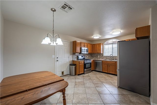 2724 Chambers Avenue, Kingman, AZ 86401