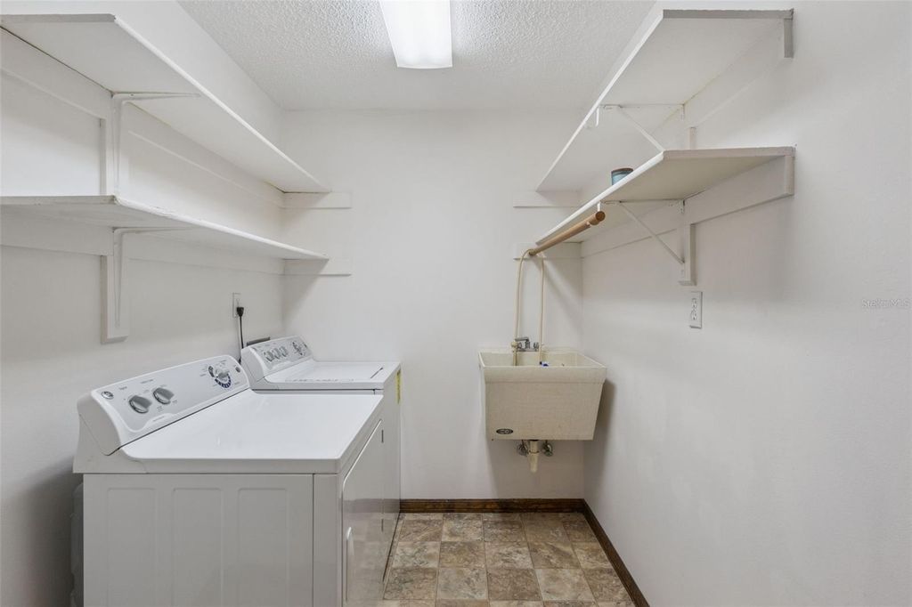 Image 20 of property listing at 35025 RAINTREE DRIVE, Fruitland Park, FL 34731