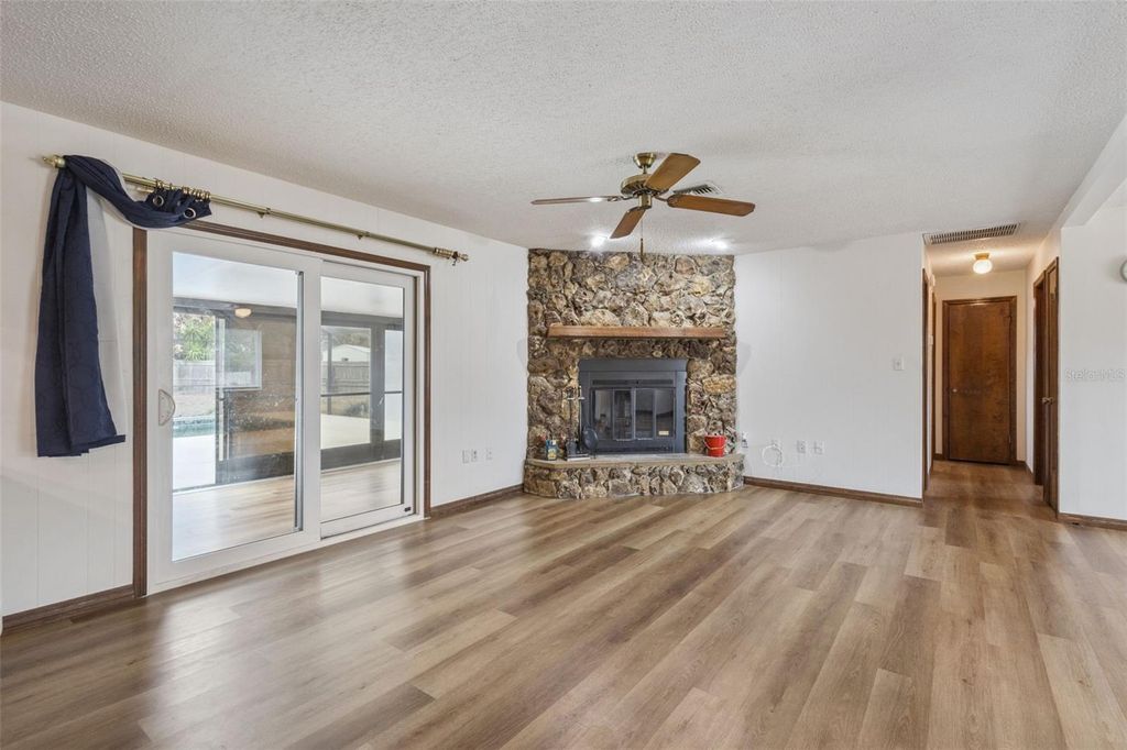 Image 6 of property listing at 35025 RAINTREE DRIVE, Fruitland Park, FL 34731