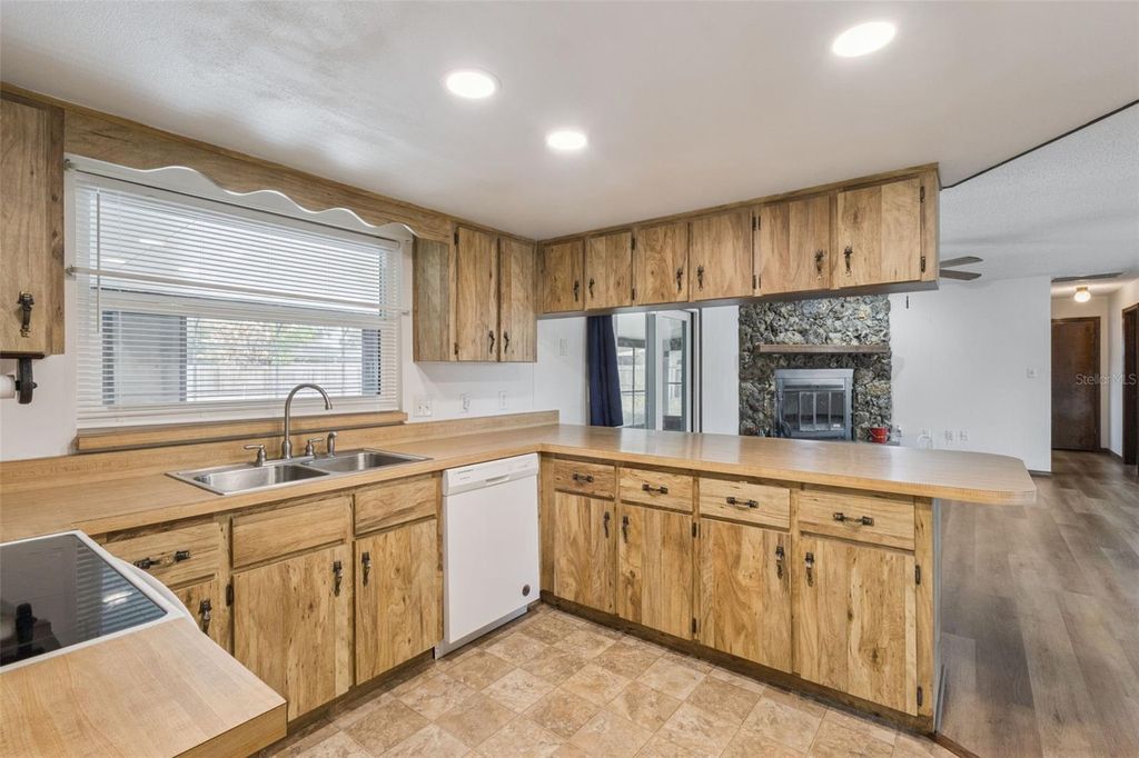 Image 9 of property listing at 35025 RAINTREE DRIVE, Fruitland Park, FL 34731