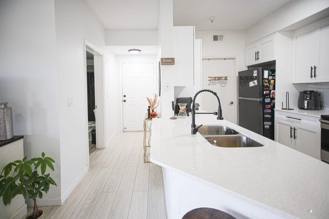5572 METROWEST BOULEVARD 311, Orlando, FL 32811