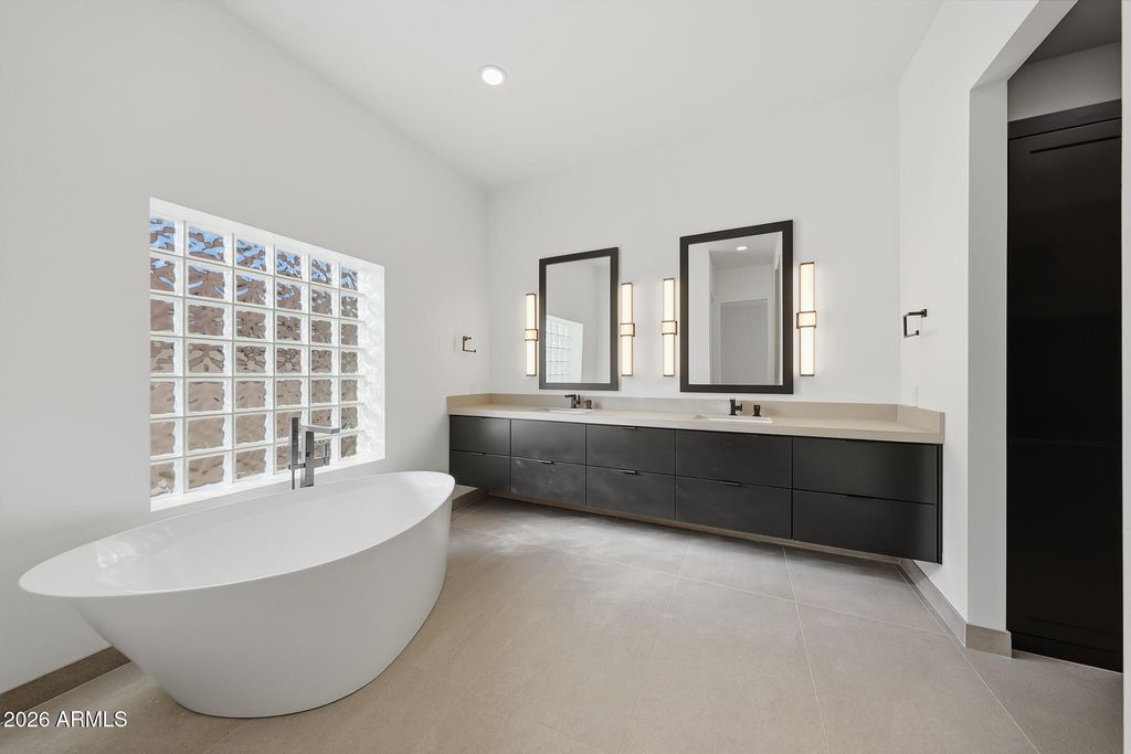 Image 20 of property listing at 8355 E SAN RAMON Drive, Scottsdale, AZ 85258