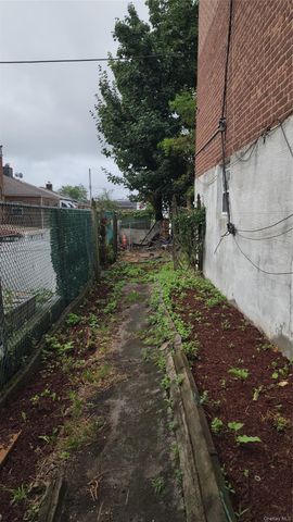 954 E 212th Street, Bronx, NY 10469