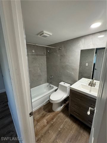 400 Forest Lakes BLVD 111, Naples, FL 34105