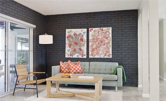 609 S Crescent Dr, Hollywood, FL 33021