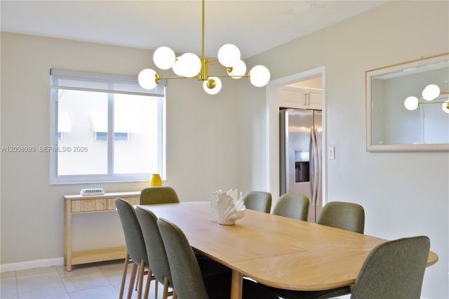 609 S Crescent Dr, Hollywood, FL 33021