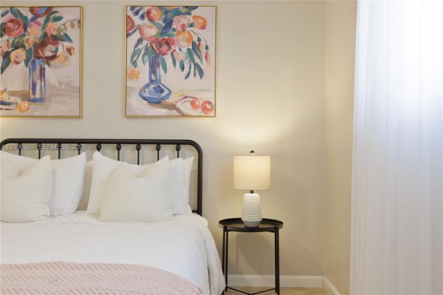 609 S Crescent Dr, Hollywood, FL 33021