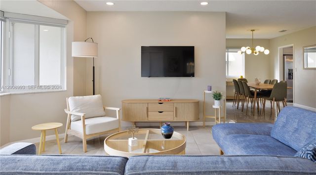 609 S Crescent Dr, Hollywood, FL 33021