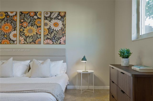 609 S Crescent Dr, Hollywood, FL 33021