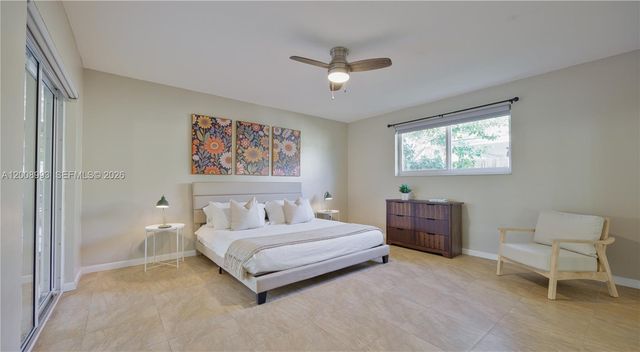 609 S Crescent Dr, Hollywood, FL 33021