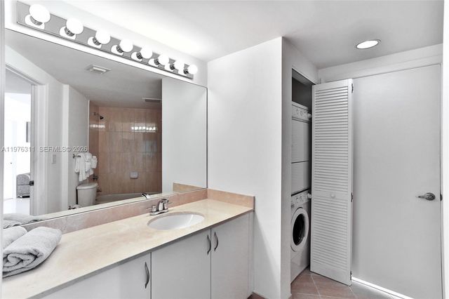 1750 N Bayshore Dr 5002, Miami, FL 33132