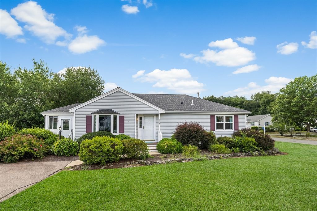 105 Crystal Water Dr 105, East Bridgewater, MA 02333