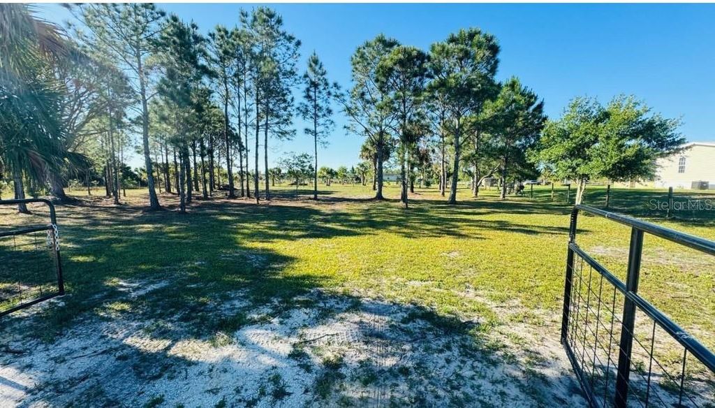 Image 2 of property listing at 19788 NW 284TH STREET, Okeechobee, FL 34972
