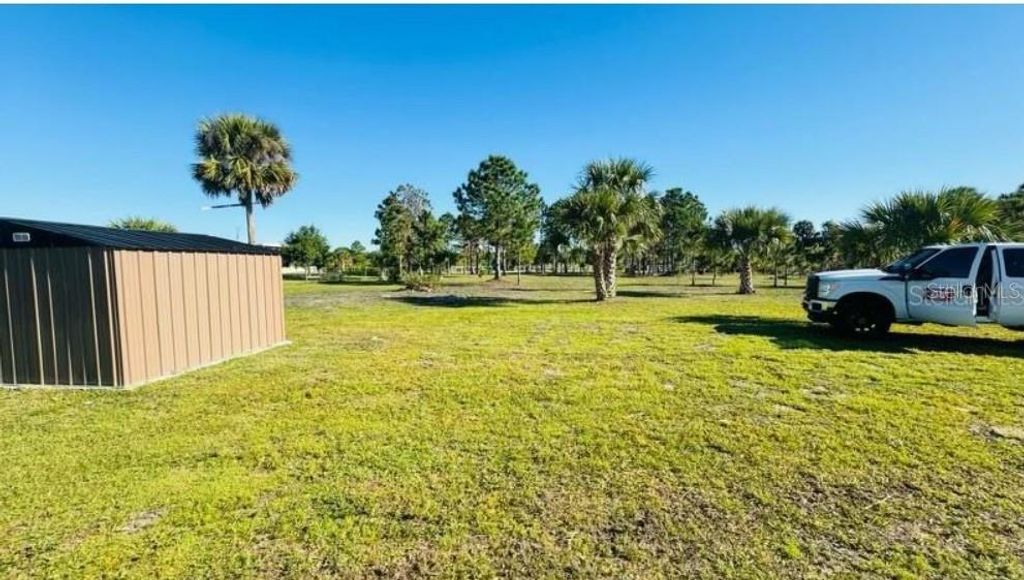 Image 4 of property listing at 19788 NW 284TH STREET, Okeechobee, FL 34972