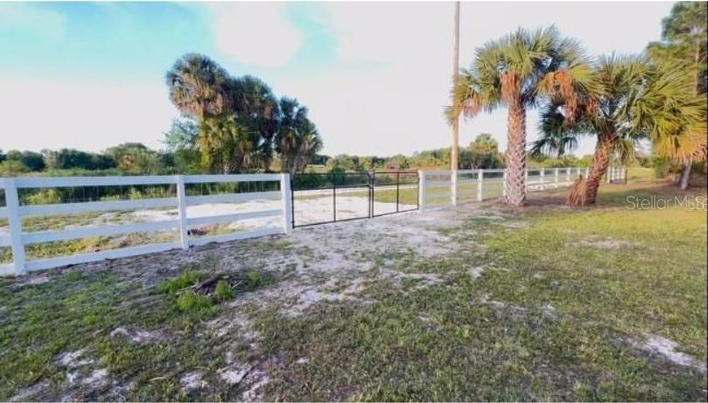 Image 6 of property listing at 19788 NW 284TH STREET, Okeechobee, FL 34972
