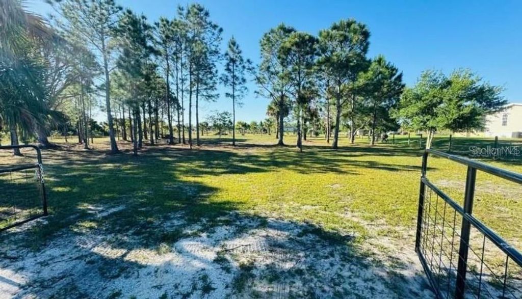 Image 7 of property listing at 19788 NW 284TH STREET, Okeechobee, FL 34972