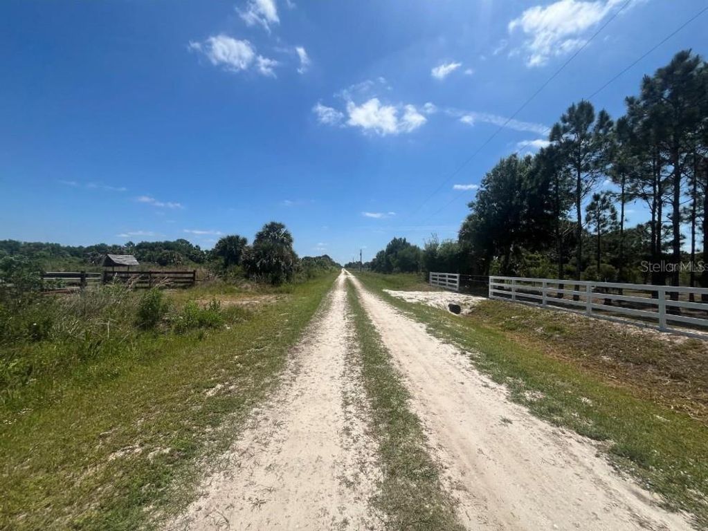 Image 9 of property listing at 19788 NW 284TH STREET, Okeechobee, FL 34972