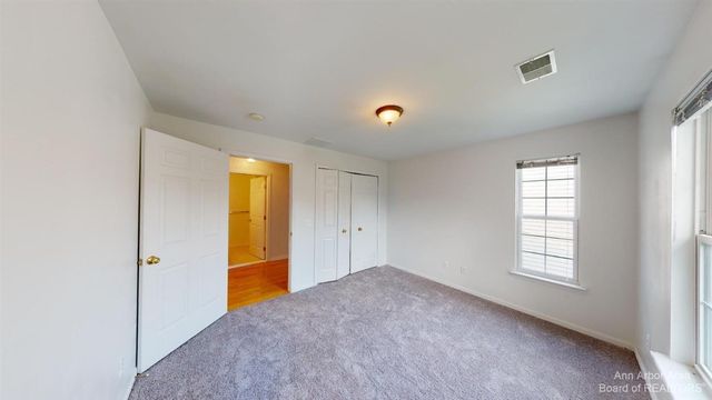 2795 S Knightsbridge Circle, Ann Arbor, MI 48105