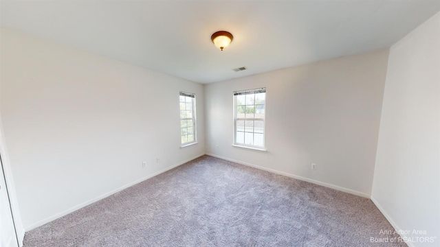 2795 S Knightsbridge Circle, Ann Arbor, MI 48105