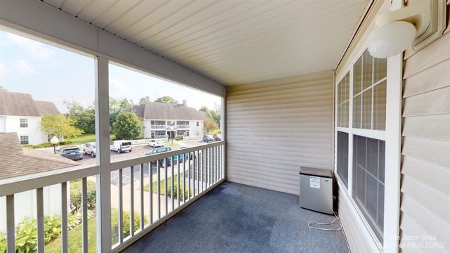 2795 S Knightsbridge Circle, Ann Arbor, MI 48105