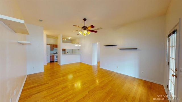 2795 S Knightsbridge Circle, Ann Arbor, MI 48105