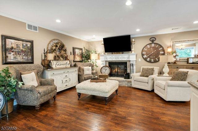 90 Sunrise Dr, Long Hill Twp., NJ 07933