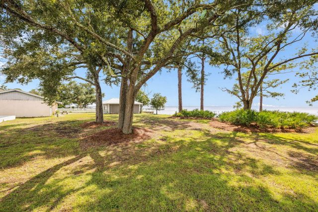 2208 Bay Grove Road, Freeport, FL 32439