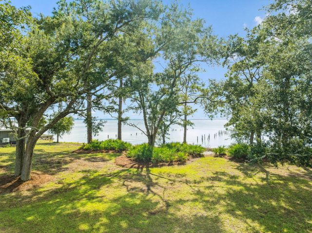 2208 Bay Grove Road, Freeport, FL 32439