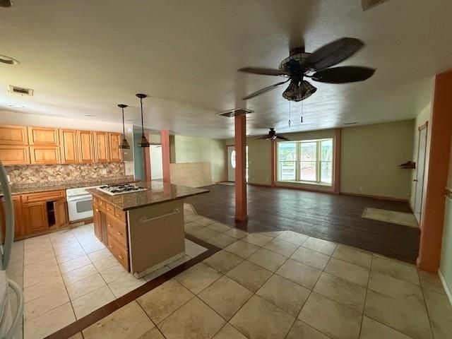 804 Tovrea Road, Alvin, TX 77511