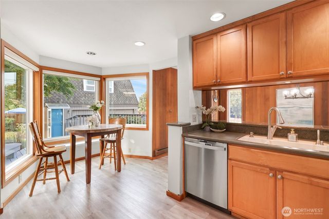 917 S 222nd Street, Des Moines, WA 98198