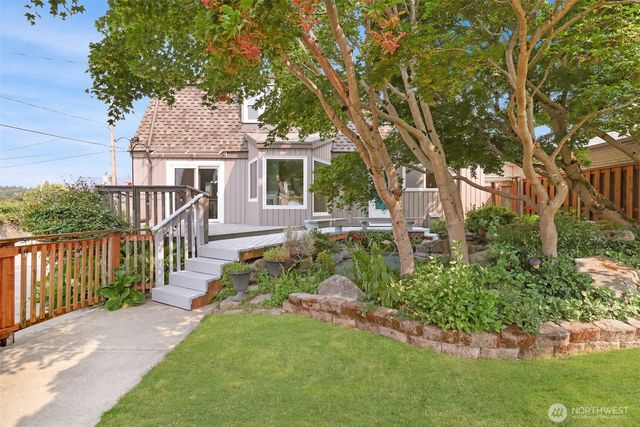 917 S 222nd Street, Des Moines, WA 98198
