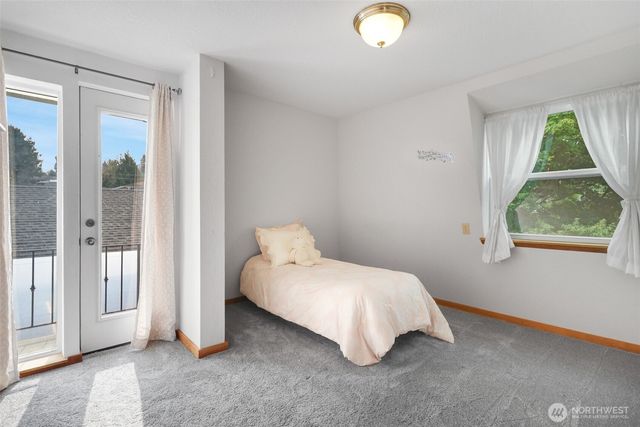 917 S 222nd Street, Des Moines, WA 98198