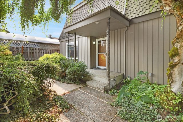 917 S 222nd Street, Des Moines, WA 98198