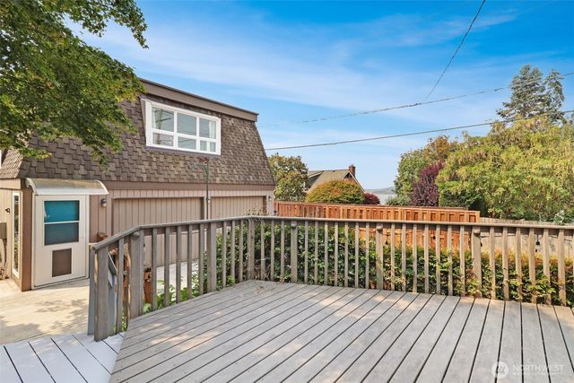 917 S 222nd Street, Des Moines, WA 98198