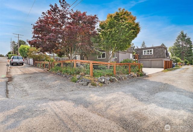 917 S 222nd Street, Des Moines, WA 98198