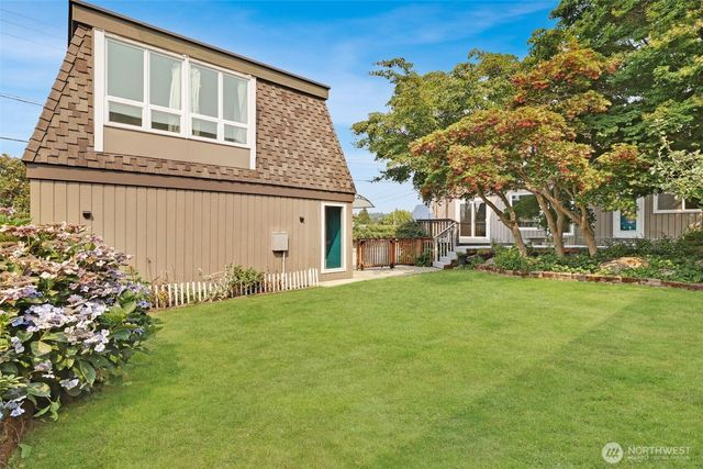 917 S 222nd Street, Des Moines, WA 98198