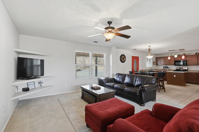 641 Creekside Avenue SW, Los Lunas, NM 87031