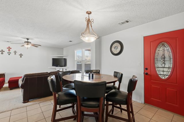 641 Creekside Avenue SW, Los Lunas, NM 87031