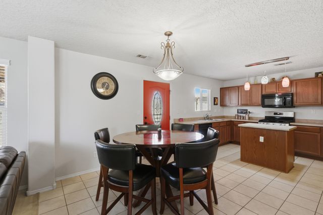 641 Creekside Avenue SW, Los Lunas, NM 87031