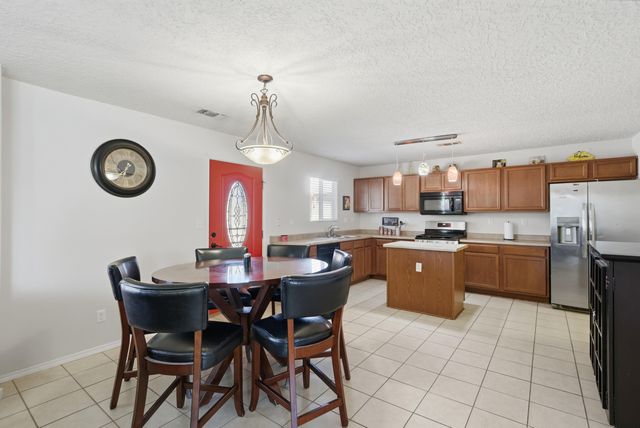 641 Creekside Avenue SW, Los Lunas, NM 87031