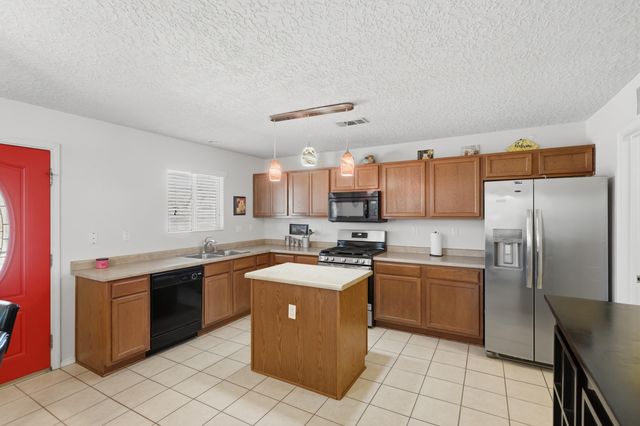 641 Creekside Avenue SW, Los Lunas, NM 87031