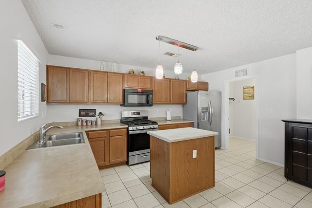 641 Creekside Avenue SW, Los Lunas, NM 87031