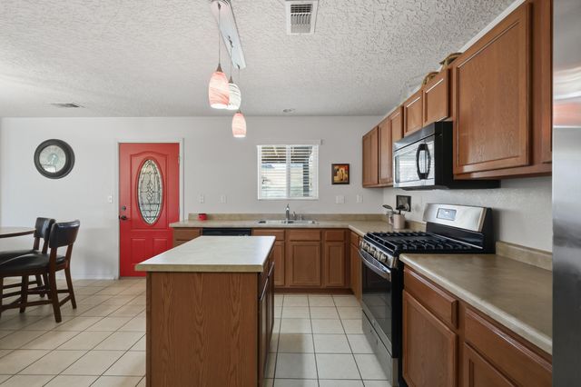 641 Creekside Avenue SW, Los Lunas, NM 87031