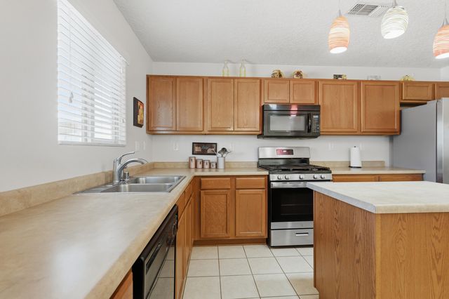 641 Creekside Avenue SW, Los Lunas, NM 87031